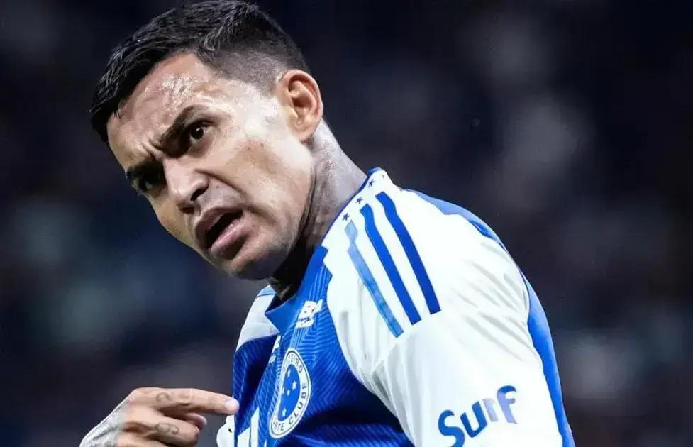 Cruzeiro reintegra Dudu aos treinos após reunião; futuro incerto