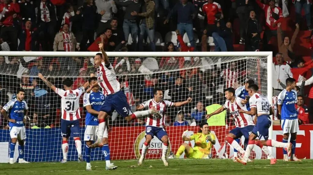 Cruzeiro sofre revés em estreia na Copa Sul-Americana: análise de Romero