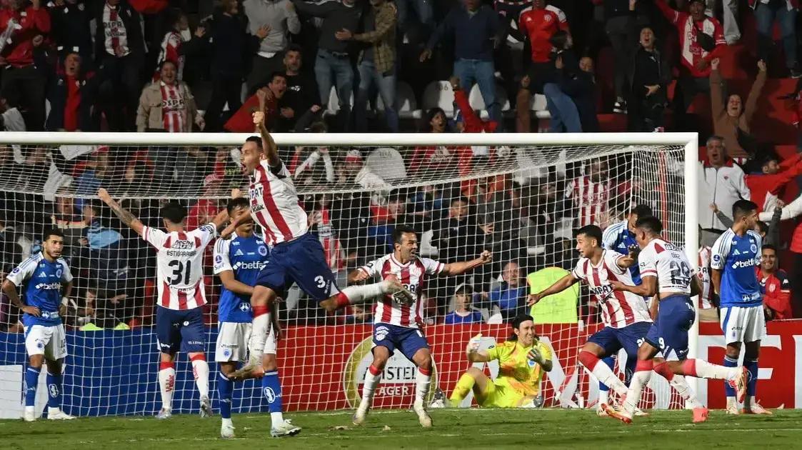 Cruzeiro sofre revés em estreia na Copa Sul-Americana: análise de Romero