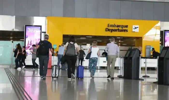 Deputadas denunciam prática de racismo em revista no aeroporto de Guarulhos