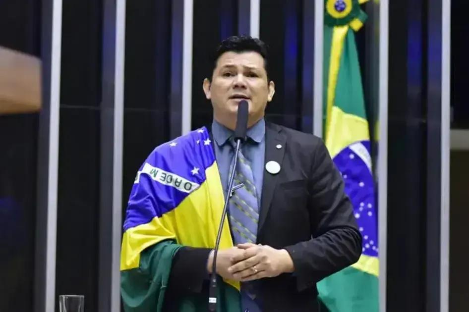 Deputado Gilvan da Federal se retrata após polêmica com declaração sobre Lula