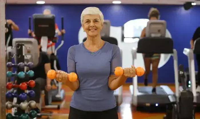 Estudo revela que musculação ajuda a prevenir demência em idosos