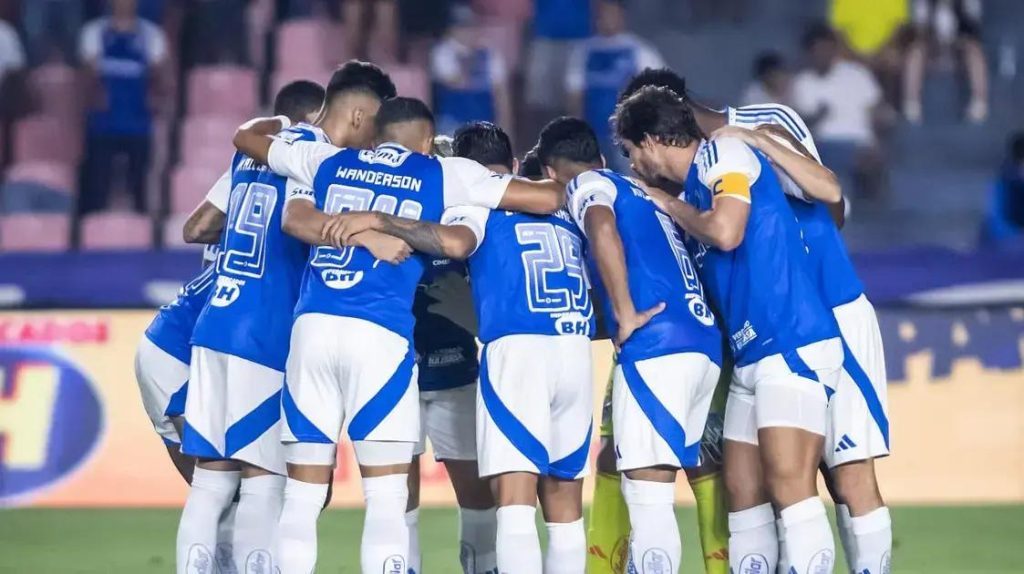 Fernando Rocha critica imprensa e alerta elenco do Cruzeiro: 'Criem a crise que quiserem'