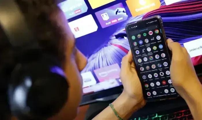 Governo se aproxima do Congresso para regular plataformas digitais e fake news