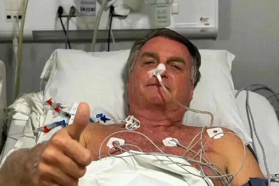 Jair Bolsonaro permanece na UTI com quadro clínico estável após cirurgia