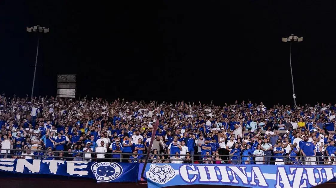 Jornalista critica torcida do Cruzeiro após empate com São Paulo: 'Aplaudindo enquanto faziam cera'