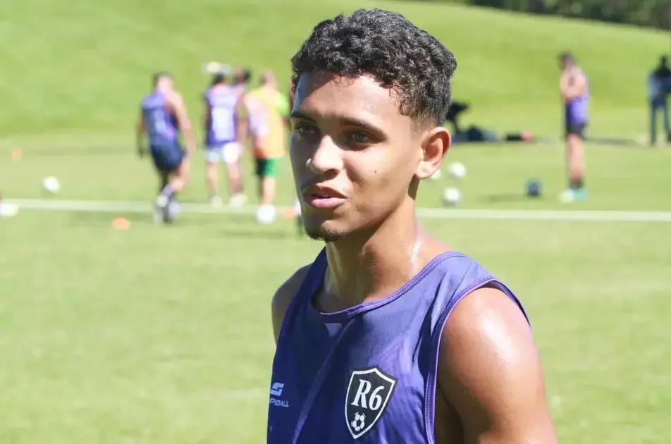 Kauan Pereira treina com o pai e sonha em jogar na Europa para ajudar família
