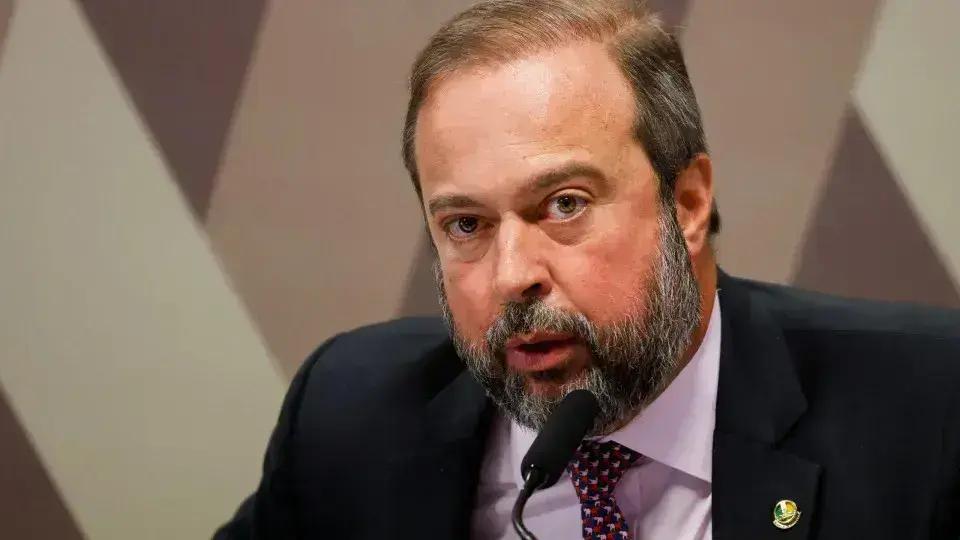 Ministro propõe isenção da conta de luz para 60 milhões de brasileiros