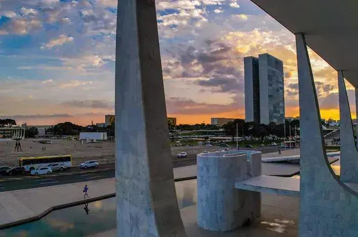 Nova lei proíbe exclusão em bolsas por gestação e adoção