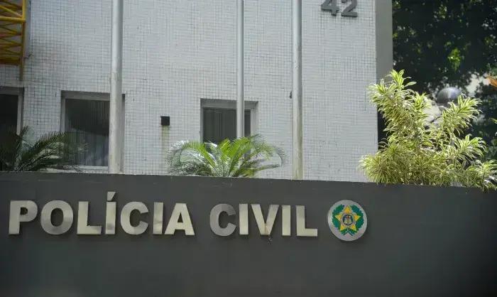 Operação policial fecha fábricas ilegais de cosméticos na Baixada Fluminense