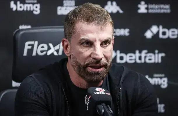 Presidente do Vasco, Pedrinho, é acusado de ameaçar repórter após jogo