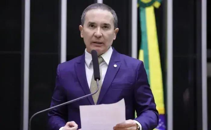 Projeto de Lei 4343/24: Vínculo profissional obrigatório para carimbos funcionais