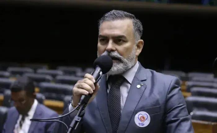 Projeto permite aposentadoria especial para médicos ortopedistas expostos à radiação