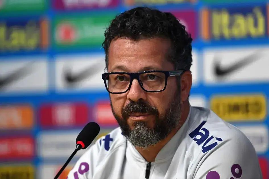 Renato Maurício Prado critica comissão técnica do Santos com Cléber Xavier