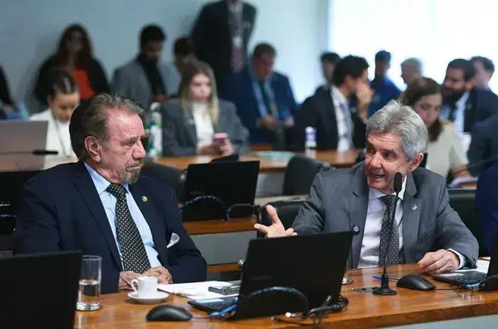 Senado aprova aumento no limite de pontos da CNH para caminhoneiros