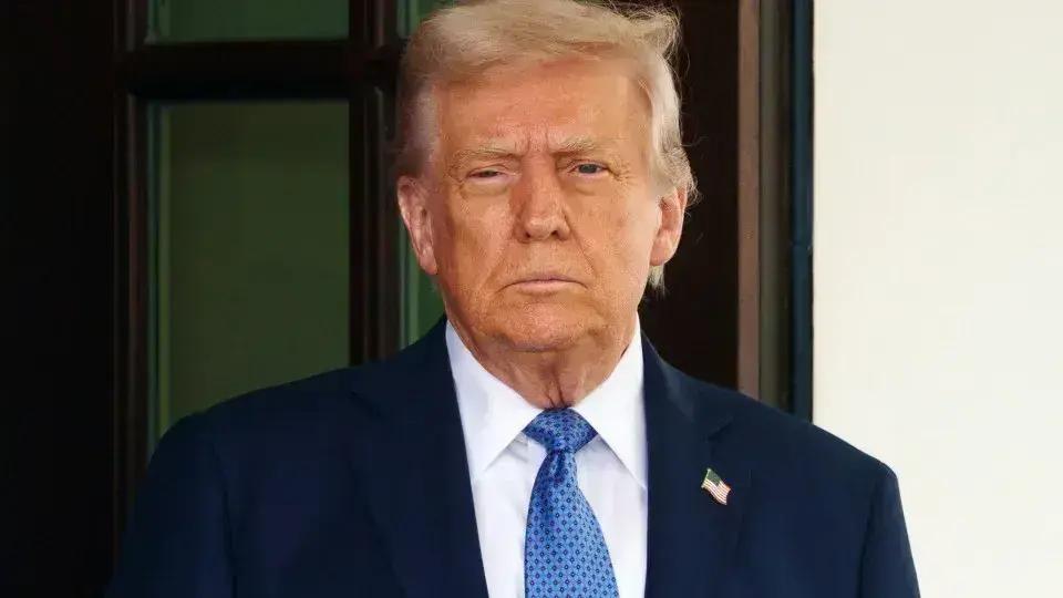 Trump solicita gratuidade nos canais do Panamá e Suez para navios dos EUA
