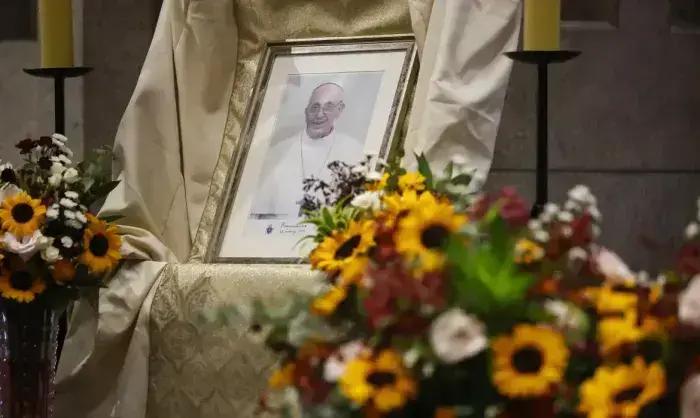 Vaticano confirma morte do papa Francisco por AVC e colapso cardiovascular