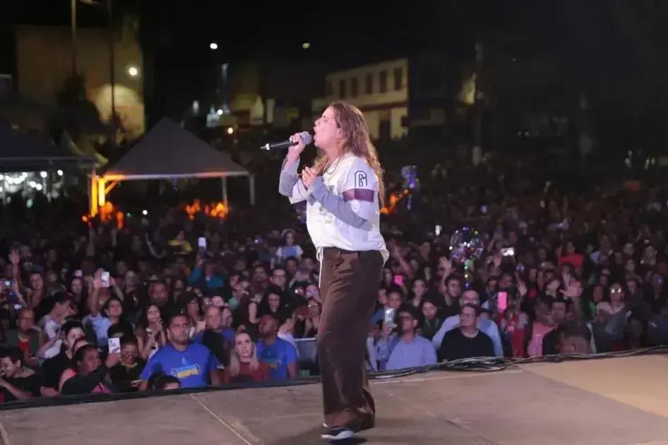 Aline Barros encerra o Festival Gospel em Coronel Fabriciano com show inesquecível