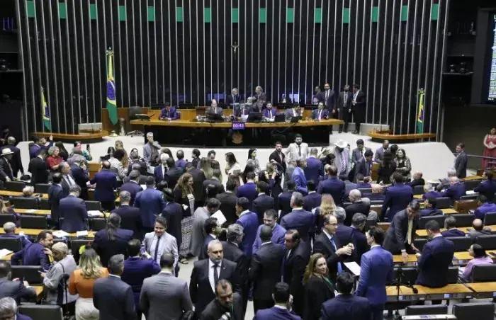 Câmara dos Deputados inicia semana de votações com projetos importantes