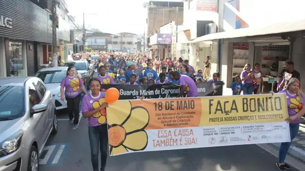 Caminhada em Coronel Fabriciano destaca saúde mental e combate à violência infantil