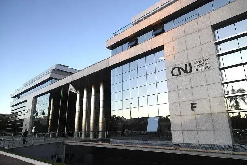 CNJ destitui juíza por proibir aborto legal de menina após estupro