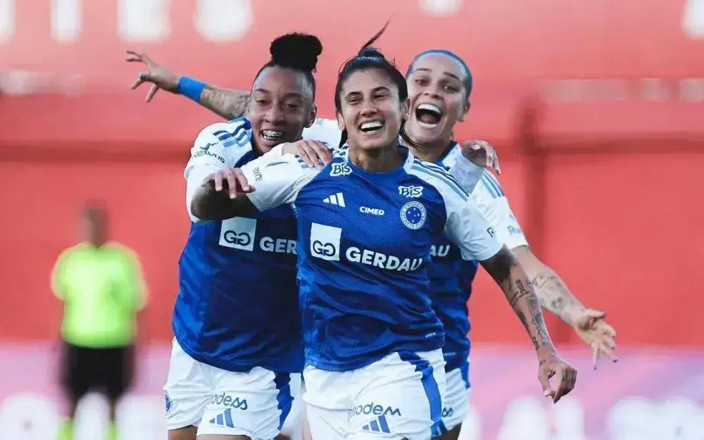Cruzeiro defende liderança do Brasileirão Feminino contra o Palmeiras