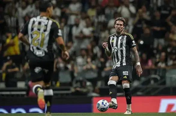 Erro crucial no jogo Atlético-MG x Corinthians: especialista critica não expulsão de Lyanco
