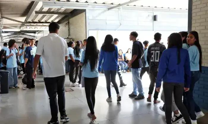 Estudantes nascidos em setembro e outubro recebem hoje parcela do Pé-de-Meia