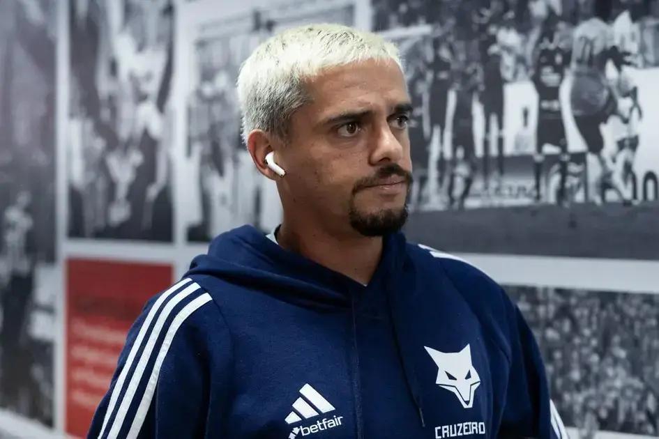Fagner destaca evolução no Cruzeiro: maturidade e essência inalteradas
