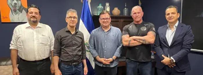 Governador de Minas Gerais visita El Salvador para entender redução da violência