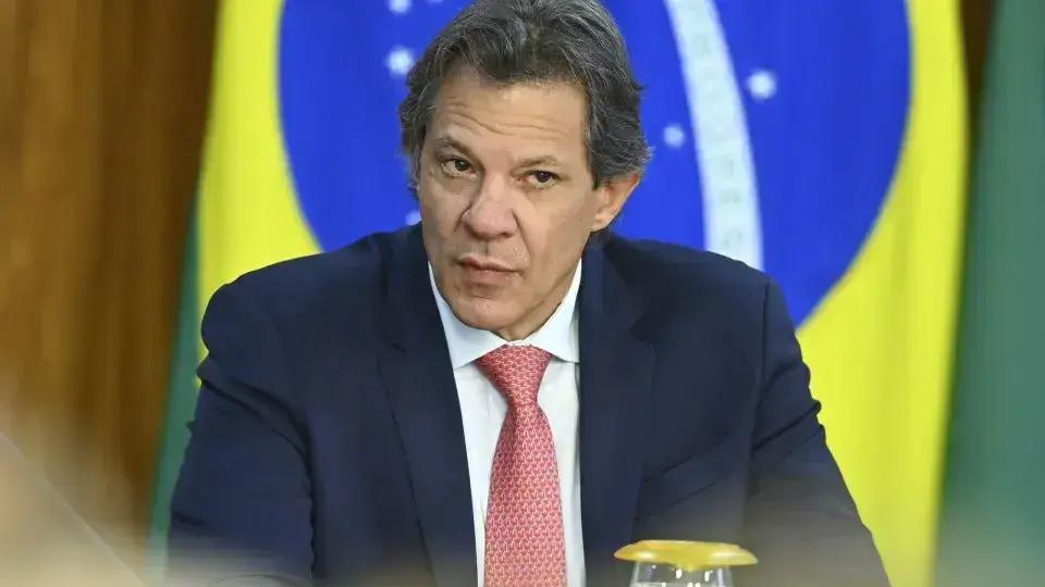 Haddad compartilha emoção em evento com Lula sobre reforma agrária