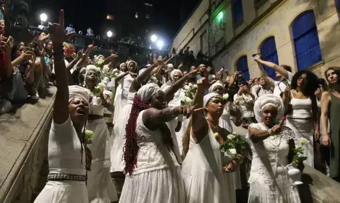 Ilú Obá De Min promove lavagem no Bixiga para marcar a 'falsa abolição'