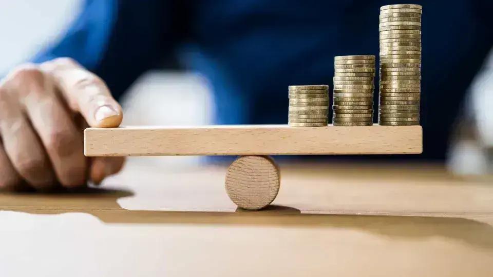 Inflação desacelera para 0,43% em abril: alimentos e medicamentos pressionam