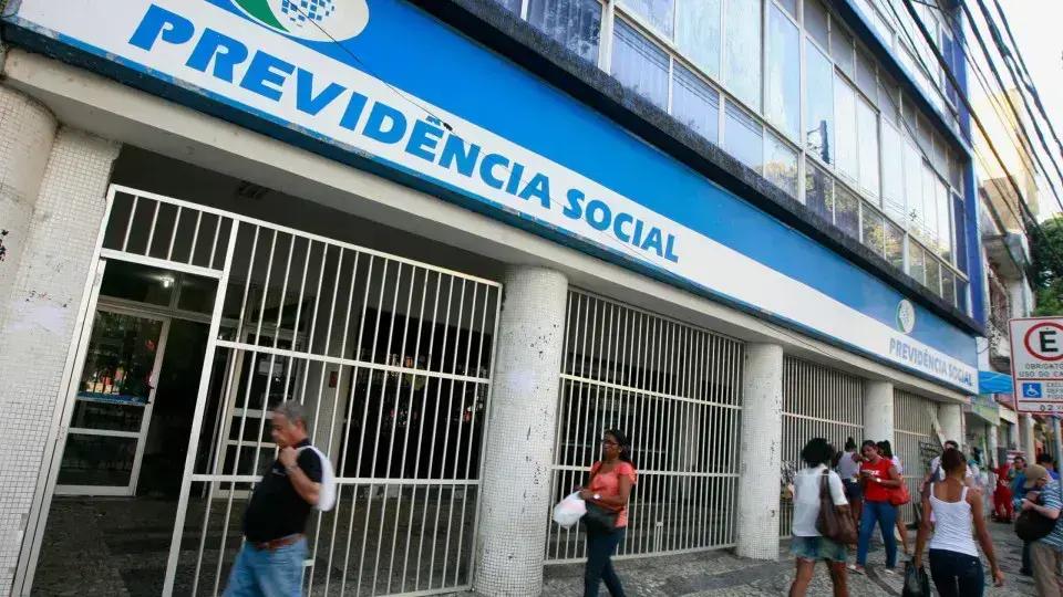 INSS suspende descontos de empréstimo consignado para beneficiários