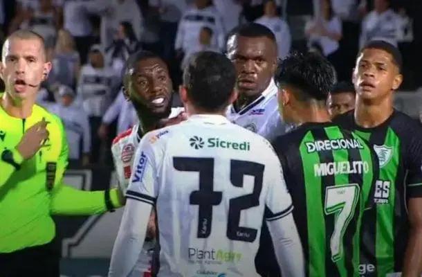 Jogador do América-MG detido por injúria racial em partida contra o Operário-PR
