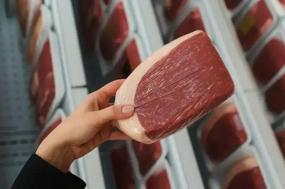 Mulher é detida em Ipatinga por furtar picanha e menciona Lula