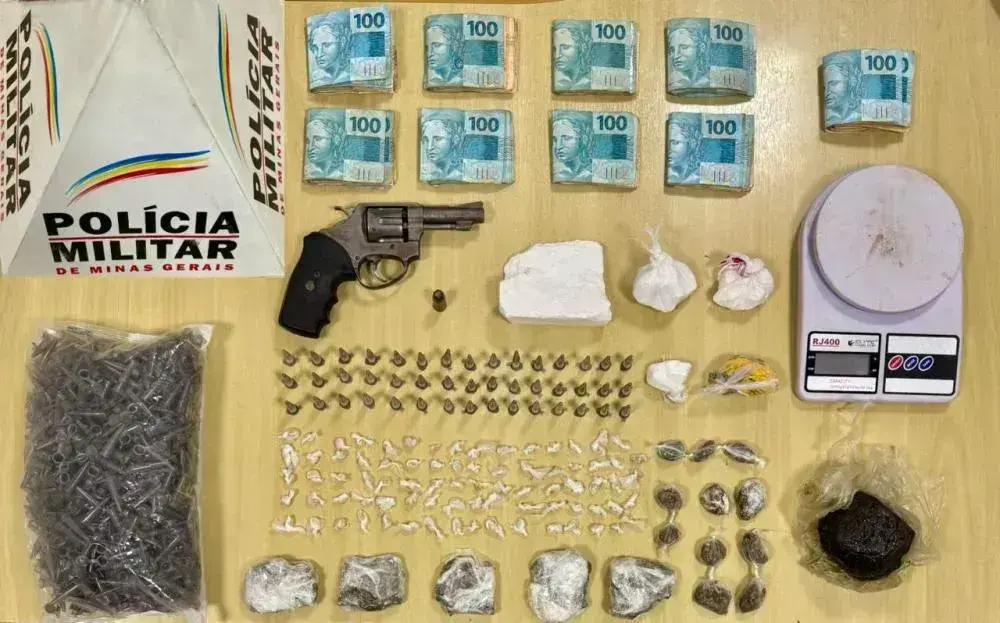PM realiza operação e apreende drogas e armas em Ipatinga