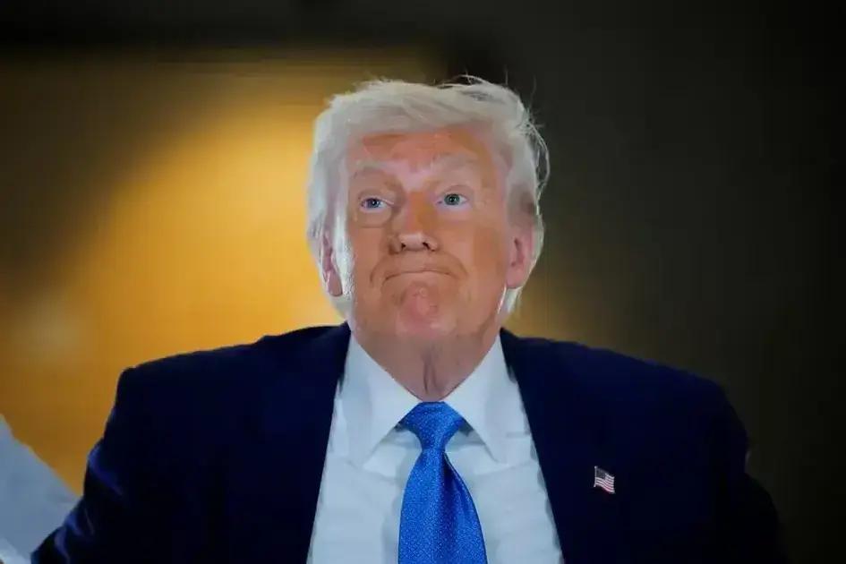 Trump sinaliza tarifas à Apple por produção de iPhones no exterior