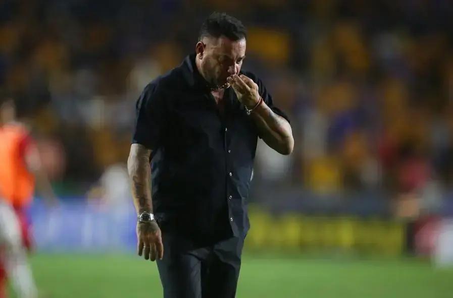 Turco Mohamed nega interesse em assumir a seleção do México