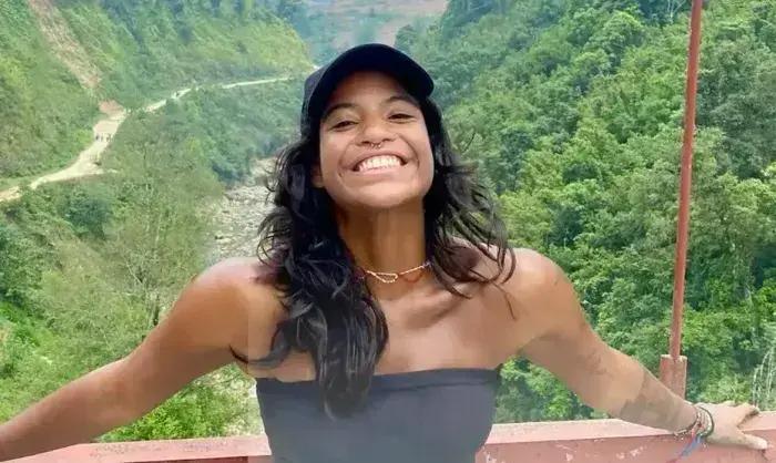 Brasileira aguarda resgate no vulcão da Indonésia após acidente grave