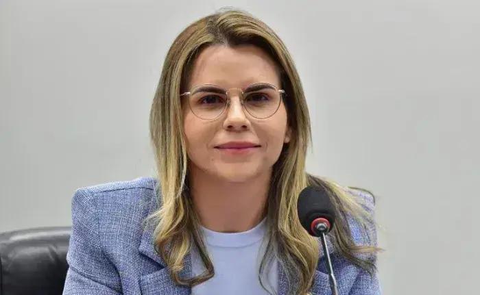 Câmara dos Deputados aprova inclusão de QR code em carteiras de autismo
