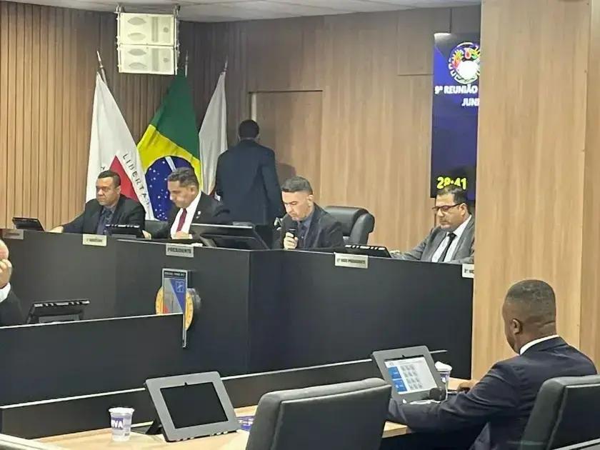Câmara Municipal de Coronel Fabriciano realiza reunião focada em projetos fundiários e melhorias no presídio