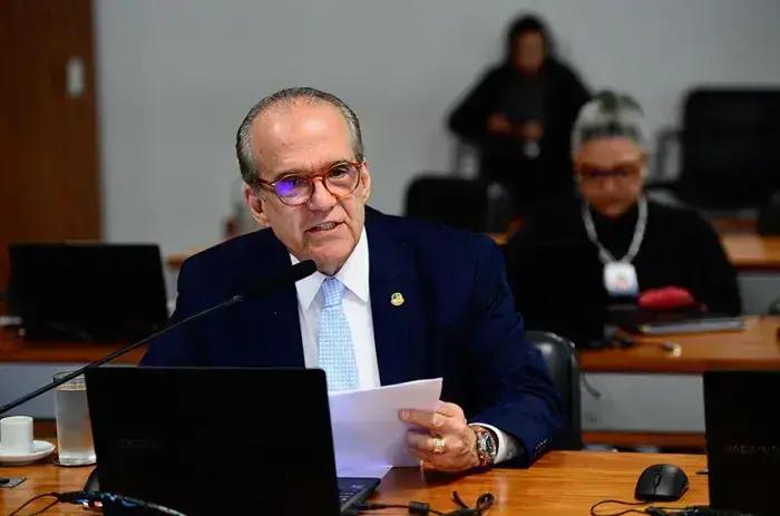 CAS discute proposta para eliminar carência em planos de saúde para gestantes