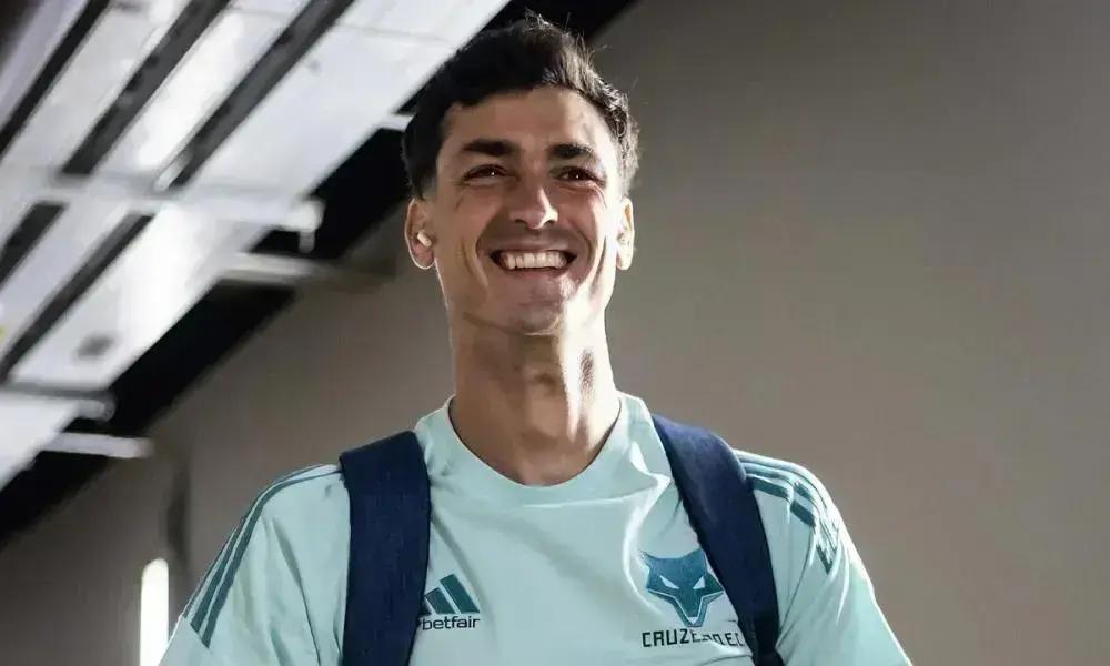 Cruzeiro encerra contrato com Dinenno, agora jogador do São Paulo