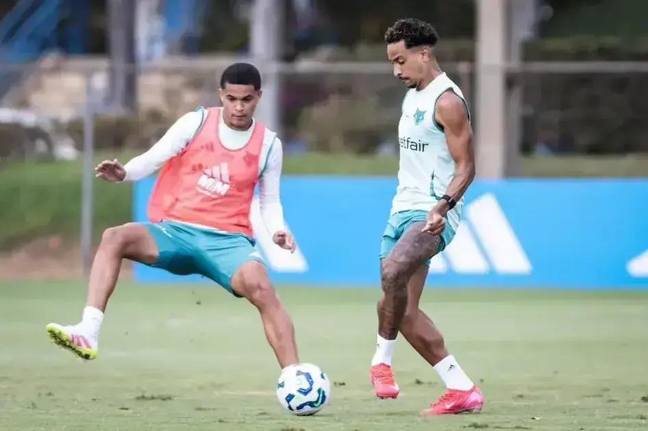 Cruzeiro enfrenta Vitória em Salvador buscando a liderança do Brasileirão