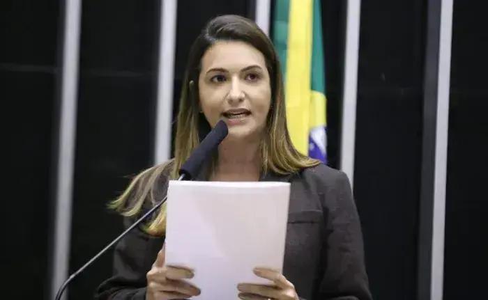 Deputada pede suspensão de decreto sobre alimentação saudável nas escolas