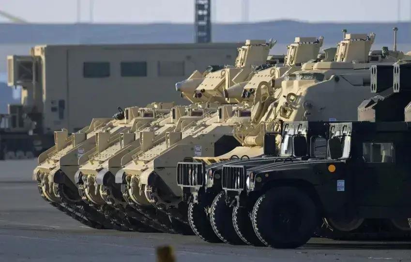 Donald Trump celebra 79 anos com desfile militar em Washington