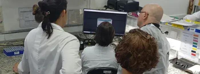 Funed moderniza processos laboratoriais e otimiza liberação de exames