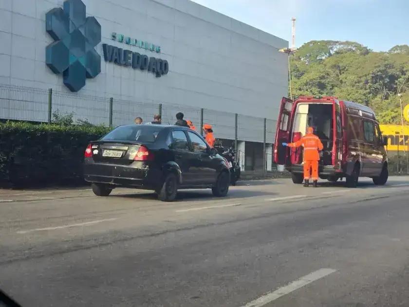 Gestante sofre fratura em acidente de moto com carro em Ipatinga