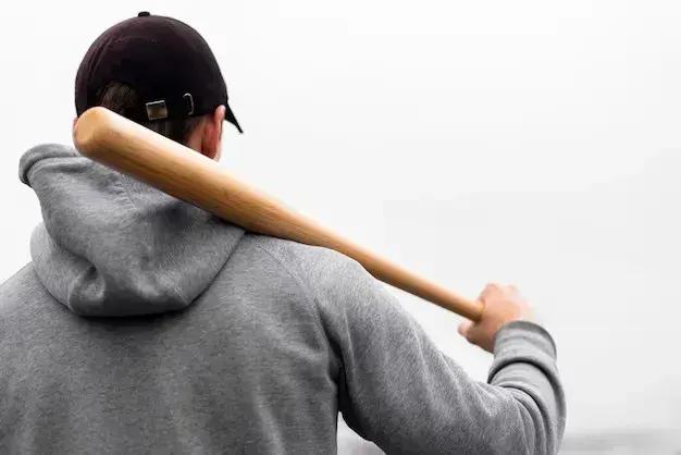 Homem agredido durante discussão por ciúmes em Timóteo